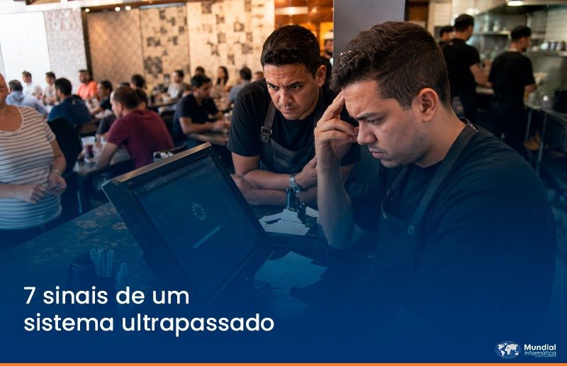 Alt text: Equipe de restaurante identificando sinais de que o sistema de gestão precisa ser substituído.